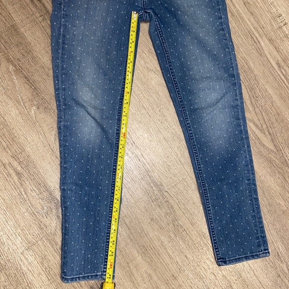 Levi’s Low-Rise Vintage Polka Dot Skinny Jeans - Picture 6 of 6